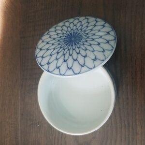 Vintage trinket ceramic dish with lid